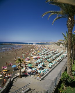 SPAIN, Canary Islands, Gran Canaria, San Augustin Playa de las Burras.  Sandy beach crowded with