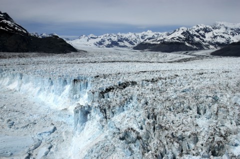 USA, Alaska, Chugach State Park, Columbia Glacier ice cliffs and distant mountain peaks
