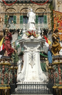 MALTA, Vittoriosa, Decorated statues during the Birgu Feast