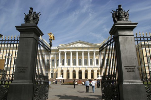 RUSSIA, St Petersburg, Entrance gates to the courtyard of the Mikhailovsky Palace and Russian