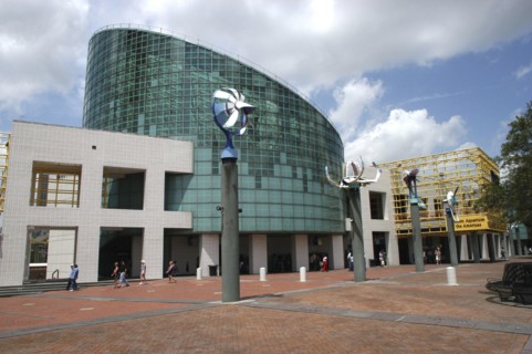 USA, Louisiana, New Orleans, Aquarium of the Americas exterior
