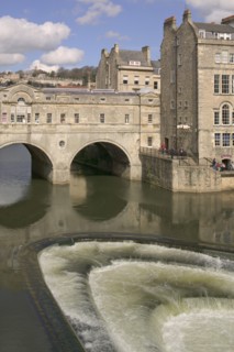 ENGLAND, Bath, View of Pulteney Bridge.