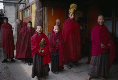 20065927 CHINA Qinghai Province Quezhang Lamasery Yellow Hat Buddhist monks at monastery near Xining.