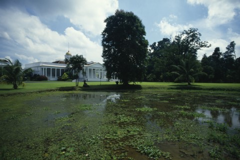 INDONESIA, Java, Bogor, The Presidential Palace built by the Dutch in 1745 and situated beside the