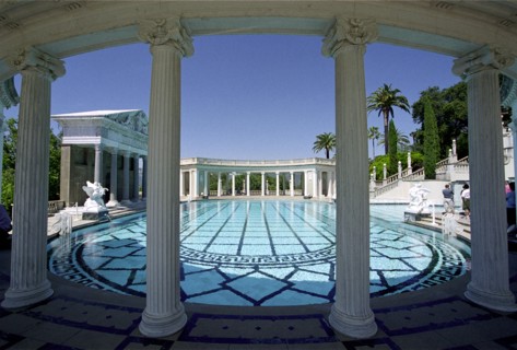 USA, California, Hearst Castle, View through columns of the Greek/Roman Neptune Pool at Hearst