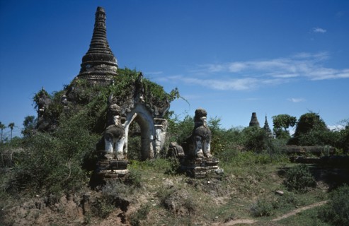 MYANMAR, Ava, Ancient ruins of Maha Aungmye Bonzan monastery.
