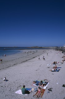 UNITED KINGDOM, Channel Islands, Guernsey, Castel. Cobo Bay. Sandy beach with sunbathers