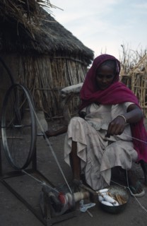 SUDAN, Refugees, Ethiopian refugee woman spinning wool in International Labour Organisation