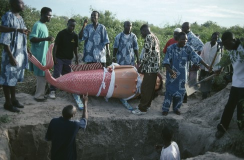 GHANA, South, Teshie, Burial of Ga tribal priestess of the sea god Kanjar in coffin made and