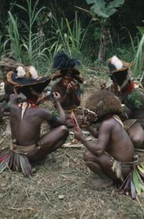 PACIFIC ISLANDS, Melanesia, Papua New Guinea, Southern Highlands.Tari. Huli Tribemen painting faces