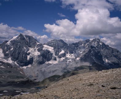 ITALY, Dolomites, Trentino, "Sulden. Snow peaked mountains seen from Hinter Schontauf Spitze.