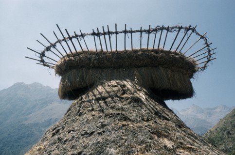 COLOMBIA, Sierra Nevada de Santa Marta, Kogi Tribe, Kogi religious centre of Mamarongo.  View of