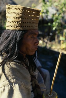 COLOMBIA, Sierra Nevada de Santa Marta, Valley of Surlivaka, Parque Nacional. Kogi mama/priest Juan
