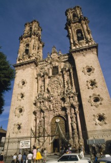 MEXICO, Guerrero, Taxco del Alarcon, Church of San Sebastian and Santa Prisca.