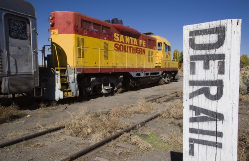 USA, New Mexico, Santa Fe, Old Santa Fe Southern railway engine beside a Derail sign