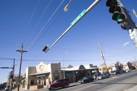 USA, New Mexico, Santa Fe, Cars stopped at overhead traffic lights at the junction with Montezuma