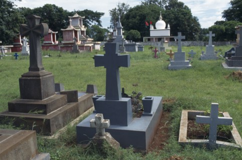 MAURITIUS, General, Crosses alongside Chinese and Islamic tombs in graveyard near Port Louis.