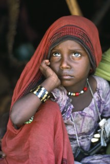 SUDAN, North East, Gadem Gafriet Camp, Portrait of Beni Amer Beja nomad refugee girl with chin