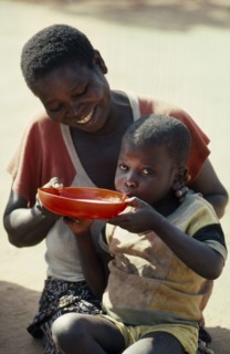 MOZAMBIQUE, Zambezia Province, Mugulama, Mother and child at feeding centre for displaced people
