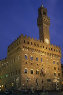 ITALY, Tuscany, Florence, Piazza della Signoria.  Palazzo Vecchio at night.