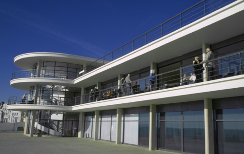 ENGLAND, East Sussex, Bexhill on Sea, De La Warr Pavilion. Exterior view along terracing towards