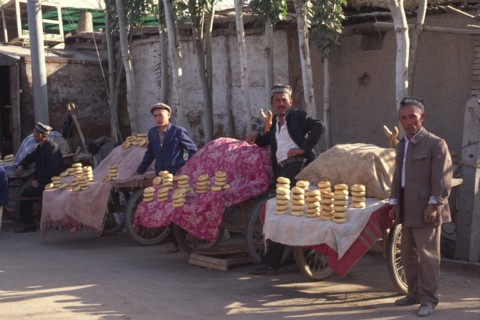 CHINA, Xinjiang Province, Kashgar, Bagel sellers