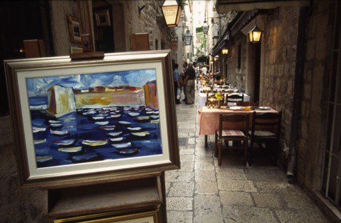 CROATIA, Dalamatia, Dubrovnik, Sidestreet. The old city of Dubrovnik retains its medieval splendour