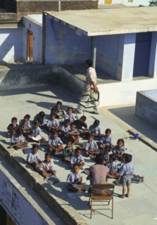 INDIA, Rajastan, Narlei, School children receiving their class on top of a roof.
