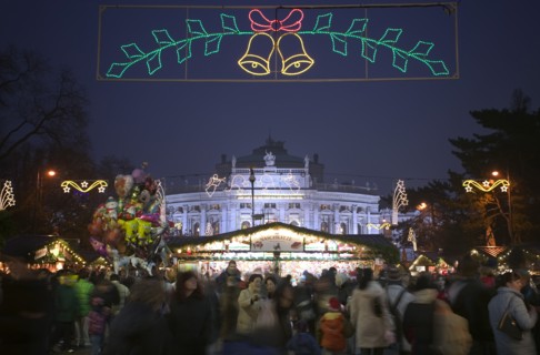 AUSTRIA, Lower Austria, Vienna, The Rathaus Christmas Market with The Burgtheater in the background