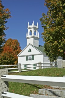 USA, New Hampshire, Autumn foliage, White wooden church and autumnal trees