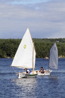 USA, New Hampshire, Meredith , Sailing dingies on Lake Winnipesaukee