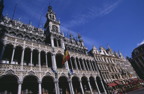 BELGIUM, Brabant, Brussels, Grand Place.  Maison du Roi exterior with Belgium flag flying from