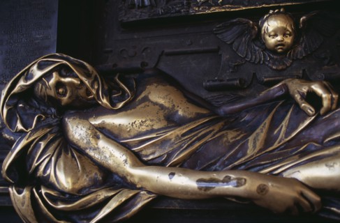 BELGIUM, Brabant, Brussels, Grand Place.  Detail of bronze monument to Everard T Serclaes who