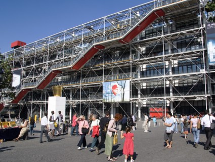 FRANCE, Ile de France, Paris, People outside the renovated Pomidou Centre in the Beauborg area of