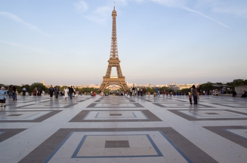 FRANCE, Ile de France, Paris, Tourists in the central square of the Palais de Chaillot looking at