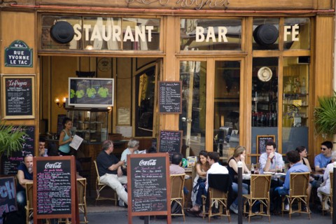 FRANCE, Ile de France, Paris, Montmartre People sitting at pavement tables outside a cafe on Rue