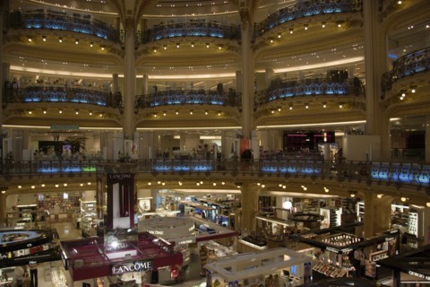 FRANCE, Ile de France, Paris, Opera Quarter. The central circular area under the glass dome of the