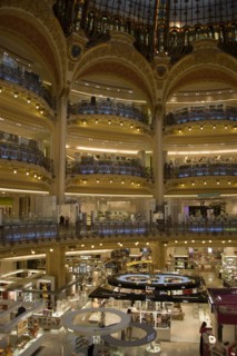 FRANCE, Ile de France, Paris, Opera Quarter. The central circular area under the glass dome of the