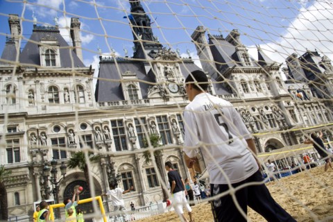 FRANCE, Ile de France, Paris, The Paris Plage urban beach. Boy wearing a Zidane football shirt