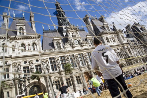 FRANCE, Ile de France, Paris, The Paris Plage urban beach. Boy wearing a Zidane football shirt