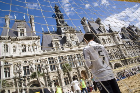 FRANCE, Ile de France, Paris, The Paris Plage urban beach. Boy wearing a Zidane football shirt