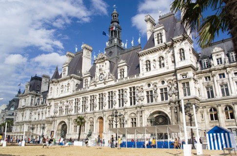 FRANCE, Ile de France, Paris, The Paris Plage urban beach. Young people playing beach rugby