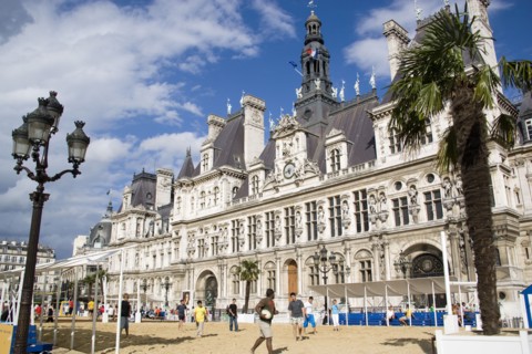 FRANCE, Ile de France, Paris, The Paris Plage urban beach. Young people playing beach rugby