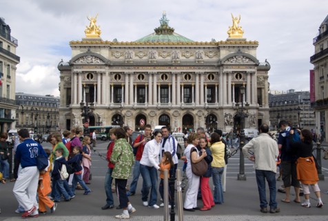 FRANCE, Ile de France, Paris, Tourists outside the Opera