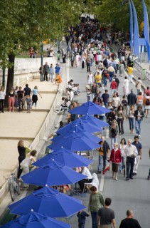FRANCE, Ile de France, Paris, The Paris Plage urban beach. People strolling between the River Seine