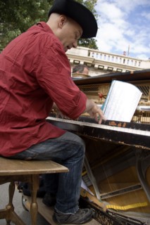 FRANCE, Ile de France, Paris, The Paris Plage urban beach. A singer playing a piano to an audience