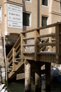 ITALY, Veneto, Venice, Ponte de Ghetonovo one of the three narrow bridges into the worlds first