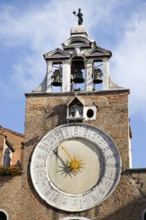 ITALY, Veneto, Venice, he clock and belltower of San Giacomo di Rialto in the San Polo and Santa
