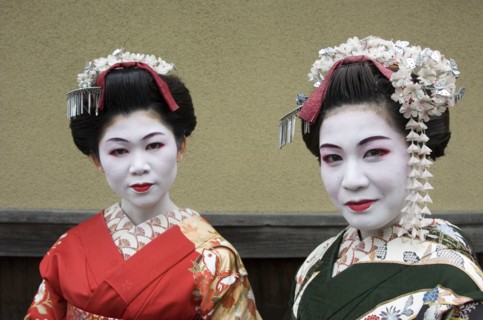 JAPAN, Honshu, Kyoto, Geishas at Sannen-zaka