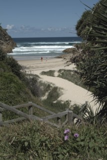 AUSTRALIA, Queensland, N Stradbroke Island, Couple walking in Secret Cove